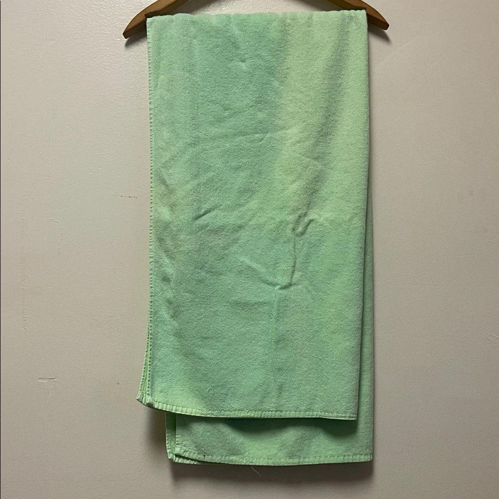 Mint Green Vintage Bath Towel 🛁